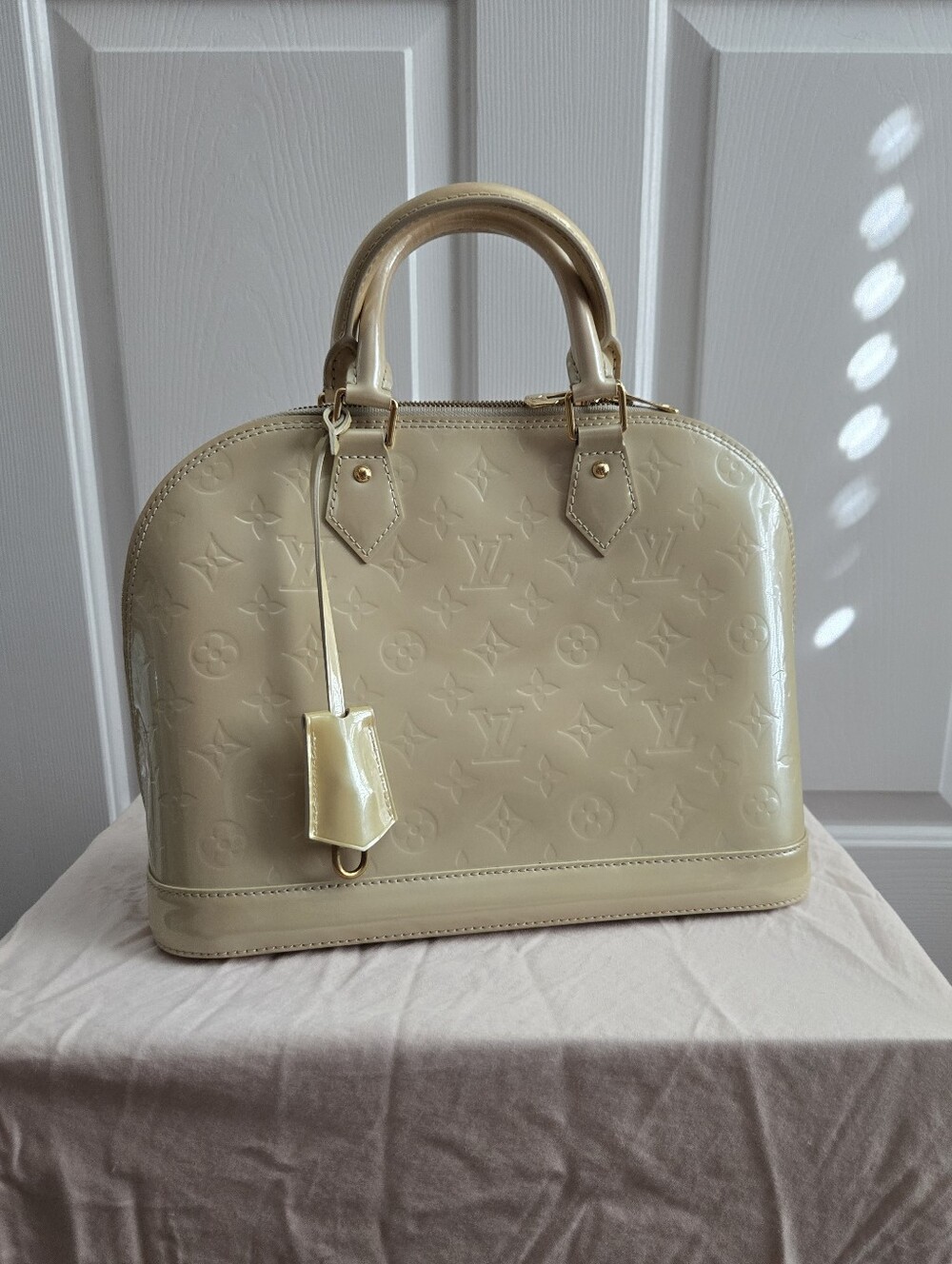 Louis Vuitton Blanc Corail Vernis Alma PM - Cream/Beige Satchel